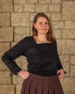 Blusa Abby con ojales de metal  Negro