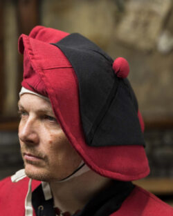 Warhammer Armoury Imperial Hat Type C Dark Red/Black