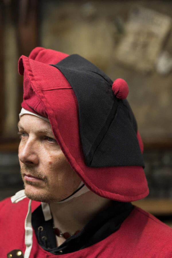 Warhammer Armoury Imperial Hat Type C Dark Red/Black