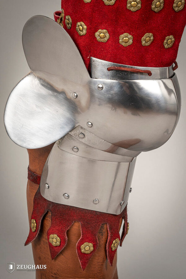Armadura de pierna con férula de cuero de gamuza rojo. - Imagen 2