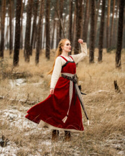Sobrevestido de lino vikingo Alena Rojo