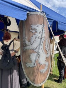 escudo stark lobo medieval