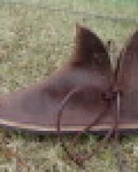 016-schnabelschuh-aus-nubukleder-braun