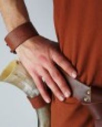 1241-lederarmband-mit-keltischer-praegung_1