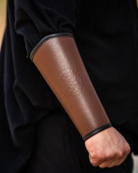 1252-lederarmschiene-ottar-mit-vegvisir-praegung-braun3