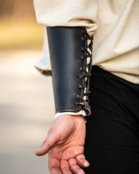 1252-lederarmschiene-ottar-mit-vegvisir-praegung-schwarz5