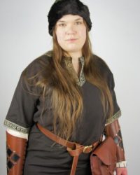 1920-wikingerkappe-ulf-gruen-mit-dunkelbraunem-fell