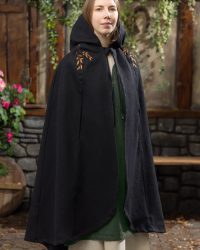Cape-Aric-Black-Front-01_700x1050_crop_center