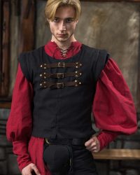 Warhammer-Armoury-Imperial-Doublet-Type-A-Black-01_700x1050_crop_center