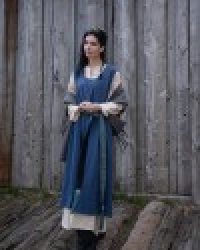 baeuerliches-ueberkleid-gerda-blau