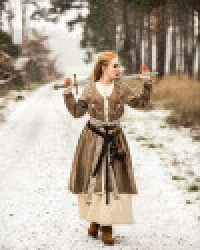 bekleidung-mantel-skadi-sand-wikinger