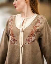 bekleidung-mantel-skadi-sand-wikinger4