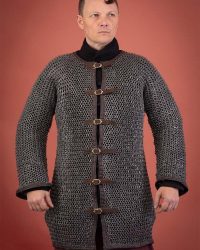 chainmail-hauberk-with-front-buckles-roundring-rivited-10mm-aluminium-01_700x1050_crop_center