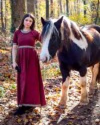 edles-kurzarmkleid-mit-borduere-ennlin-rot
