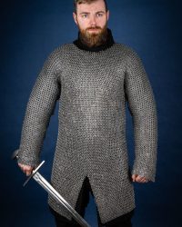 hauberk-kettenhemd-9mm-id-vernietete-flachringe-geoelt.60zTbZ.MveoBv_700x1050_crop_center