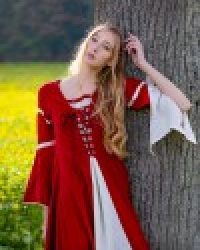 kleid-mit-trompetenaermeln-larissa-rot-natur