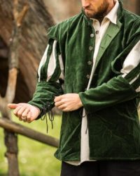 landsknechtjacke-mit-geschlitzten-aermeln-brandolf-gruen4