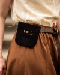 leder-guerteltasche-mit-schlangenschliesse-adelie-schwarz