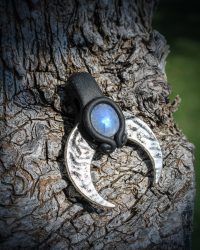 lunula-collar