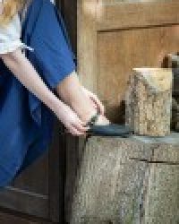 mittelalter-damenschuhe-cecilie-mit-ledersohle-schwarz