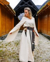 mittelalter-kleid-begina-natur2