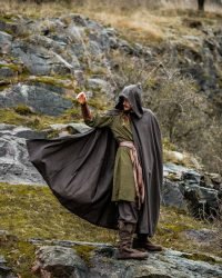 mittelalter-umhang-johannes-dunkelbraun