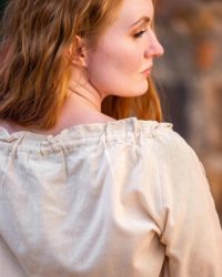 mittelalterbluse-mit-spitze-bettina-hanffarben5