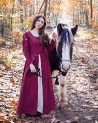 mittelalterkleid-larina-rot-natur_7