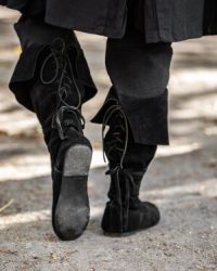 piratenstiefel-aus-wildleder-geoffrey-schwarz3