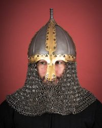 rushelm-mit-kettenbruenne-vernietet-antik_700x1050_crop_center