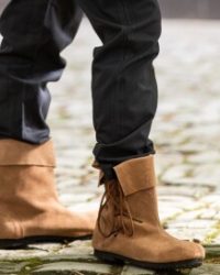 stulpenstiefel-aus-wildleder-sigurd-braun
