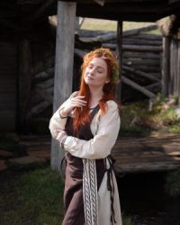 wikinger-ueberkleid-aleiga-braun5