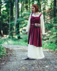 wikinger-ueberkleid-inka-rot2