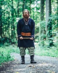 wikingerhose-mit-beinschnuerung-magnus-hanffarben