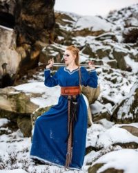 wikingerkleid-brigida-blau_78