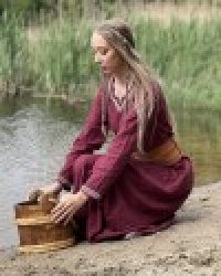 wikingerkleid-brigida-rot