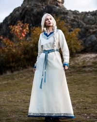 wikingerkleid-lagertha-natur-blau