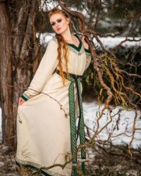 wikingerkleid-lagertha-natur-gruen_714