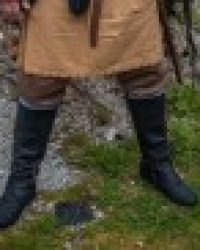 wikingerstiefel-ole-aus-nubukleder-schwarz