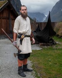 wikingertunika-mit-stickerei-erwin-natur