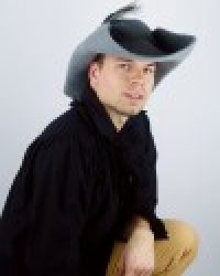 wollfilzhut-mit-feder-pieter-grau